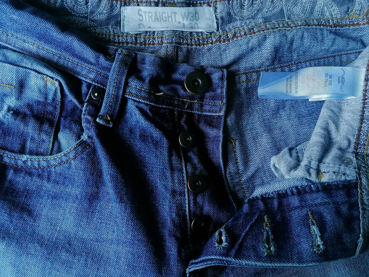 Neue Look Jeans. Blau gefärbt. Größe W30 - L30. Gerade geschnitten.