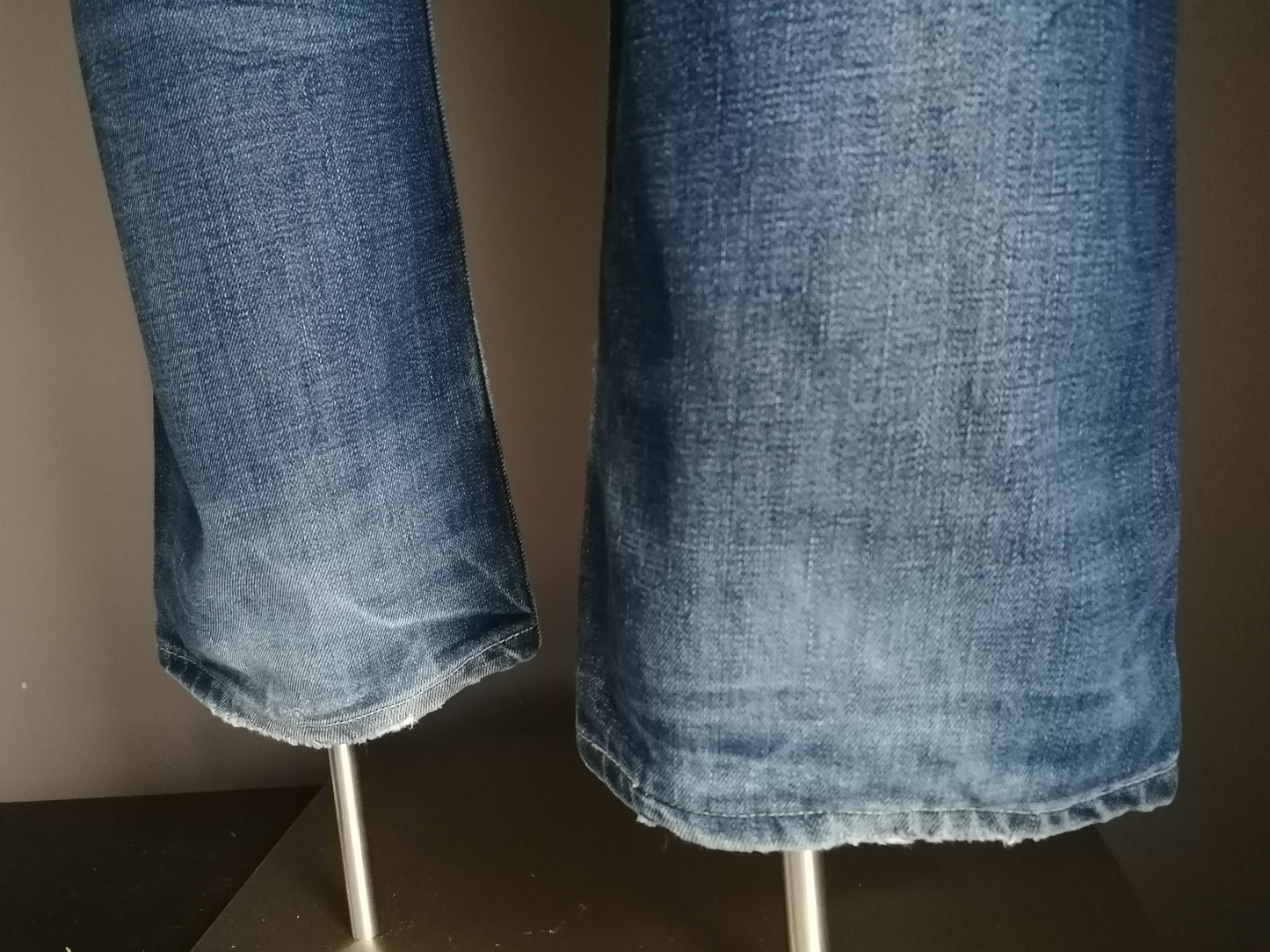 Levis Jeans. Blau gefärbt. W34 - L28.