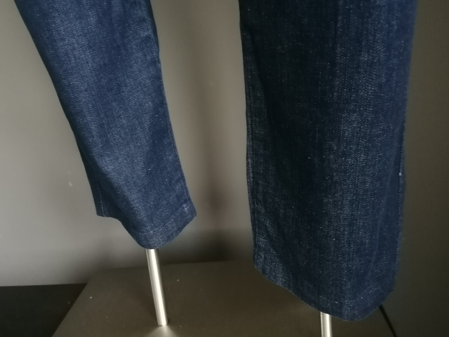 B keus: Paul & Shark jeans. Donker Blauw gekleurd. Maat 56 / XL. Vlekje voorkant.
