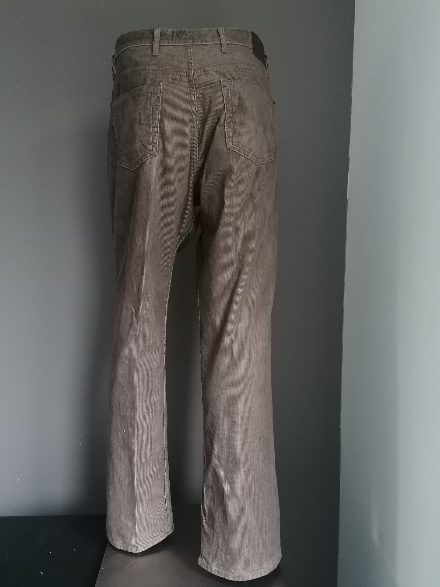 Marks & Spencer Rib Broek. Brown colored. Size 58 / XXL / 2XL.
