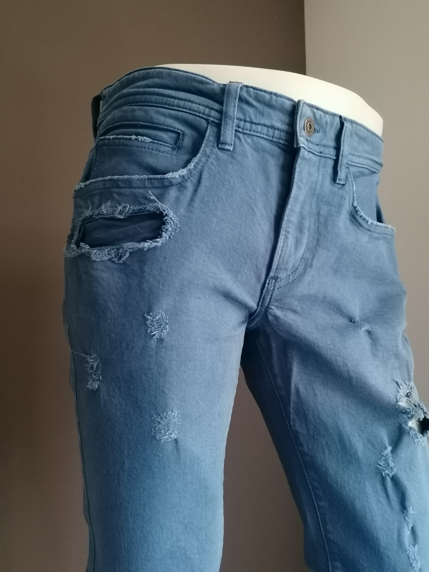 PGT Ripped jeans. Blauw gekleurd. Maat W32 - L32.