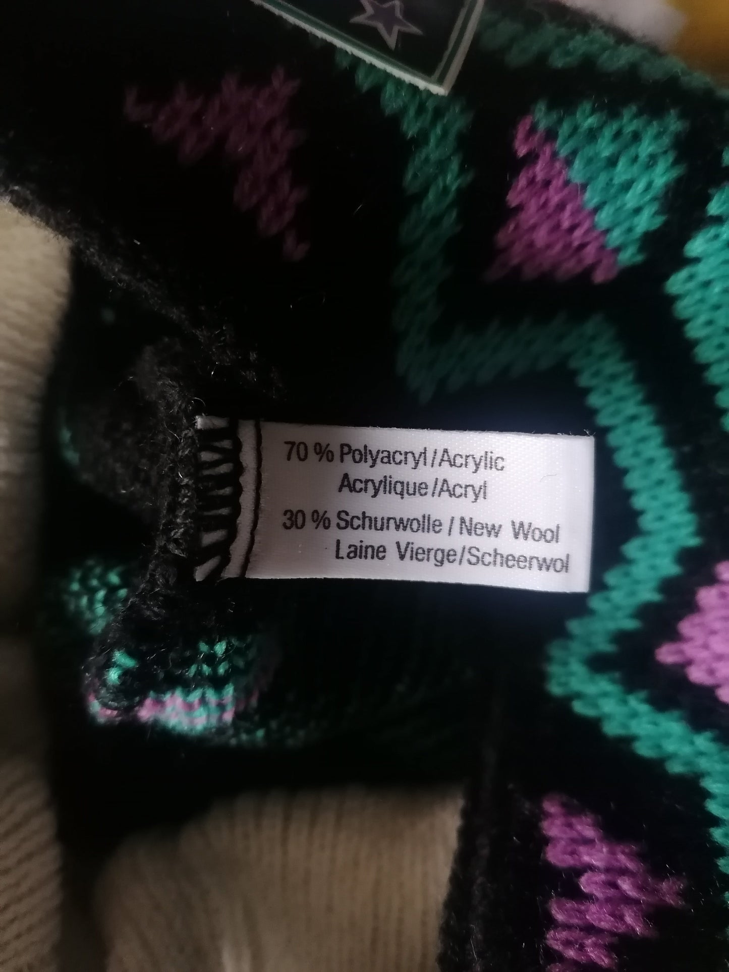 Vintage woolen hat. Black green purple motif. 30% wool.
