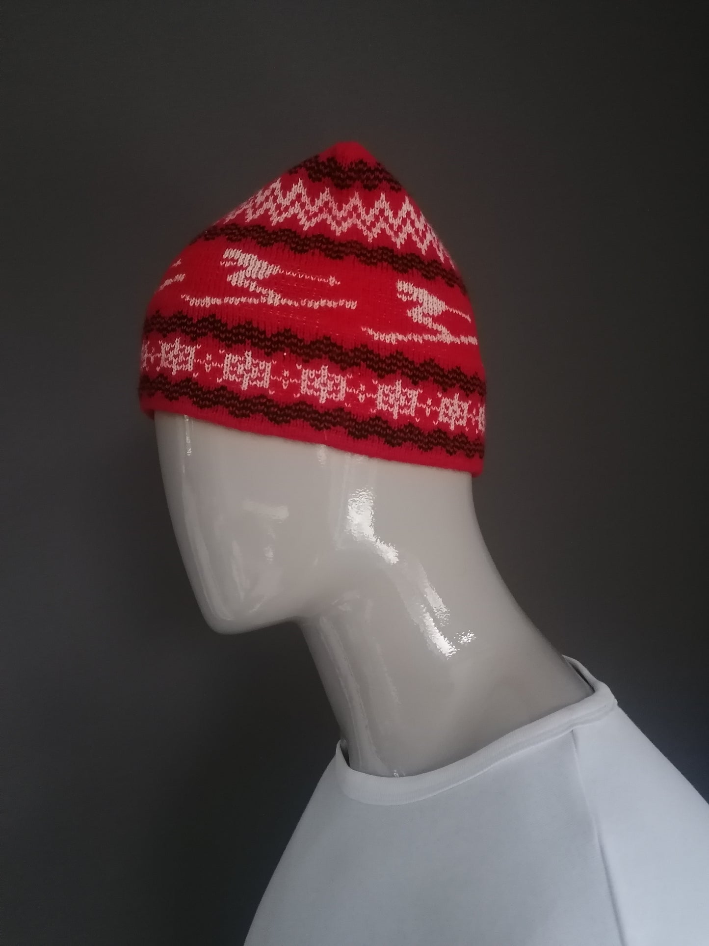 Sombrero de lana vintage. Impresión de esquí negro beige rojo.