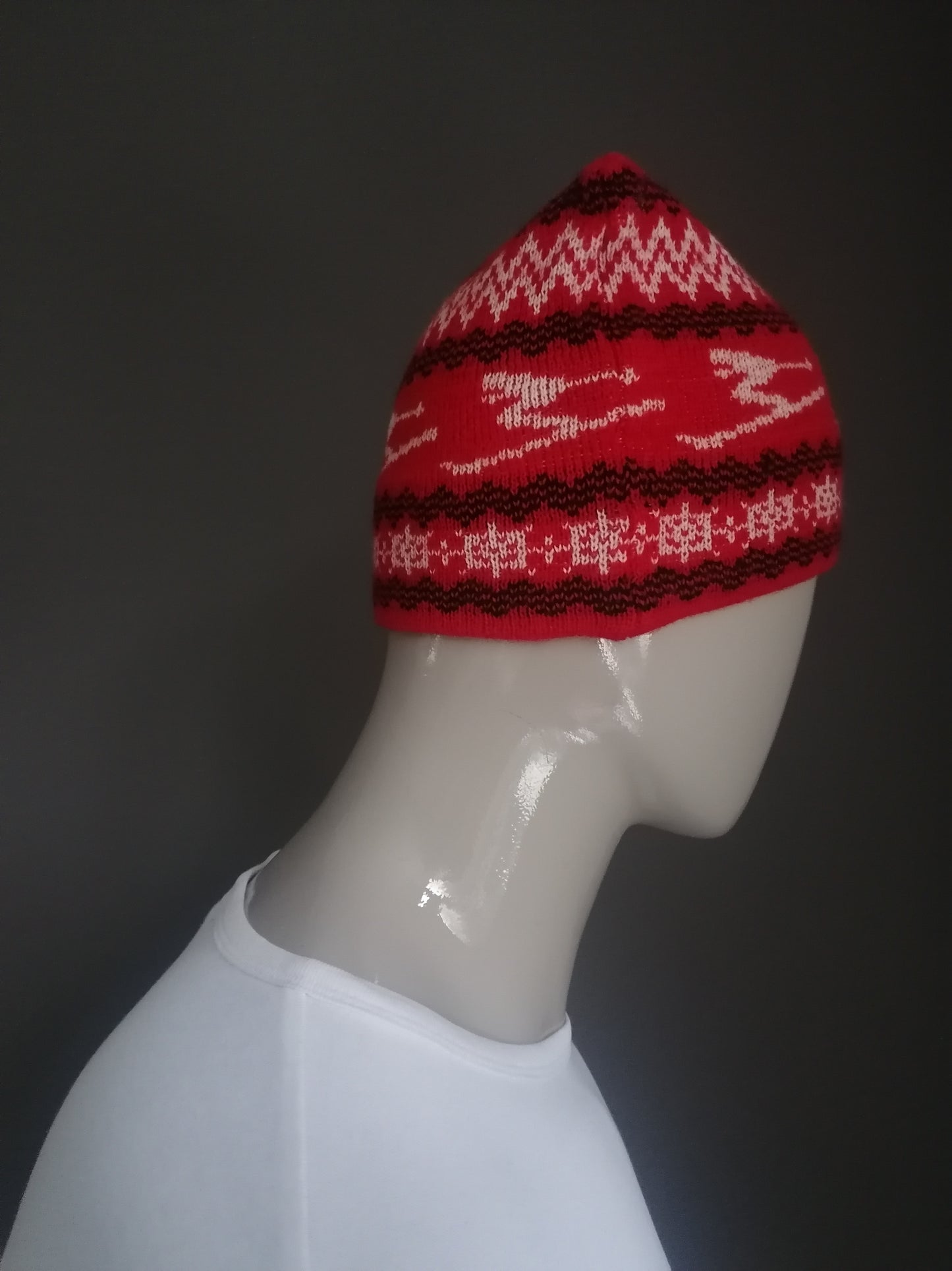 Sombrero de lana vintage. Impresión de esquí negro beige rojo.