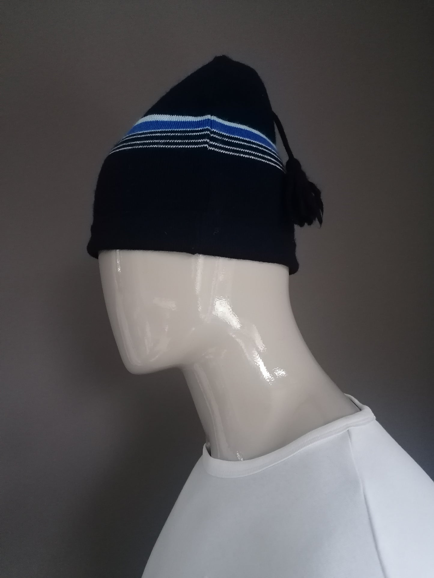 Cappello di lana vintage. Colorato blu. 50% lana.
