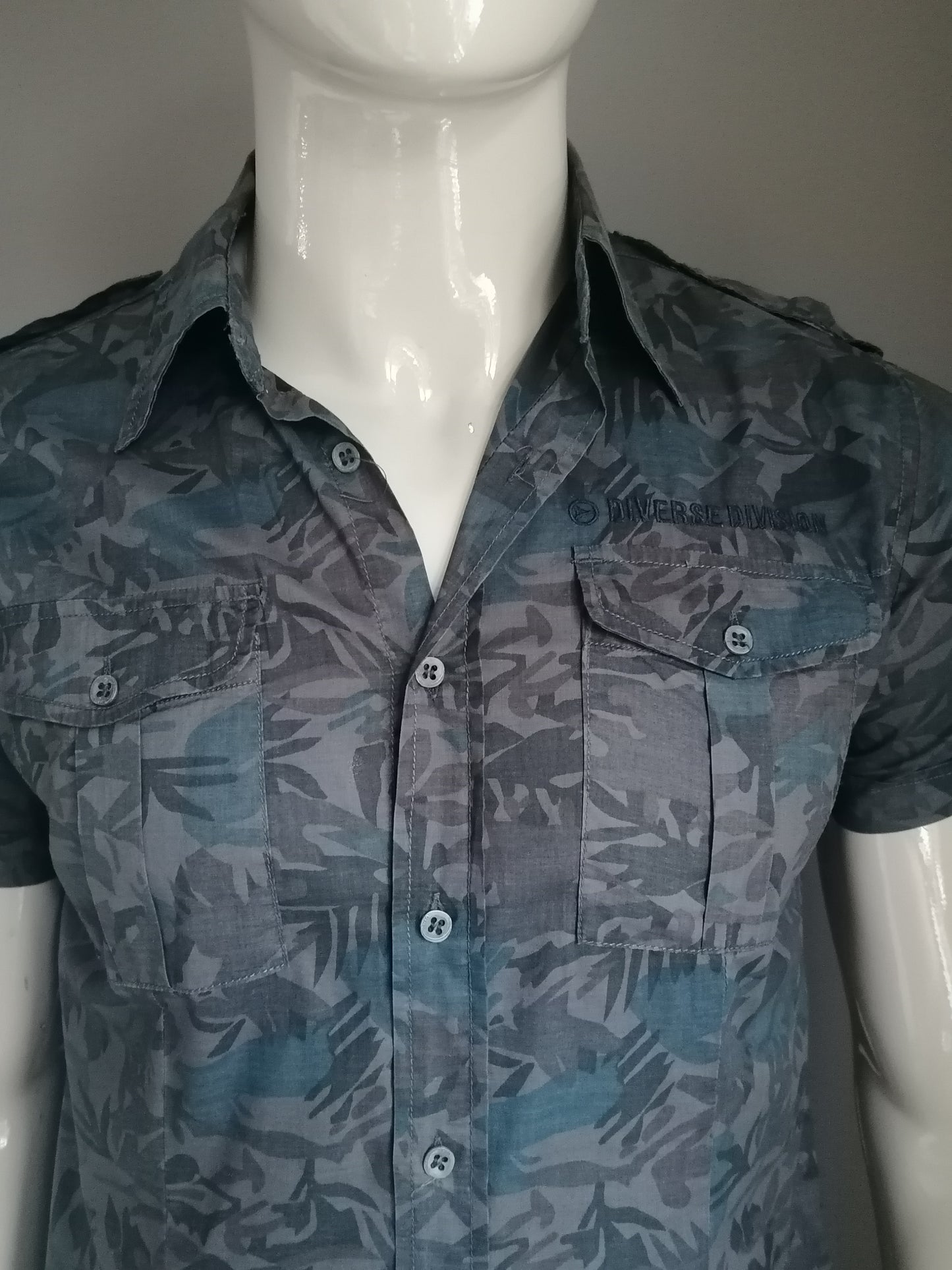 Various shirt short sleeve. Gray brown blue leaf motif. Size S.