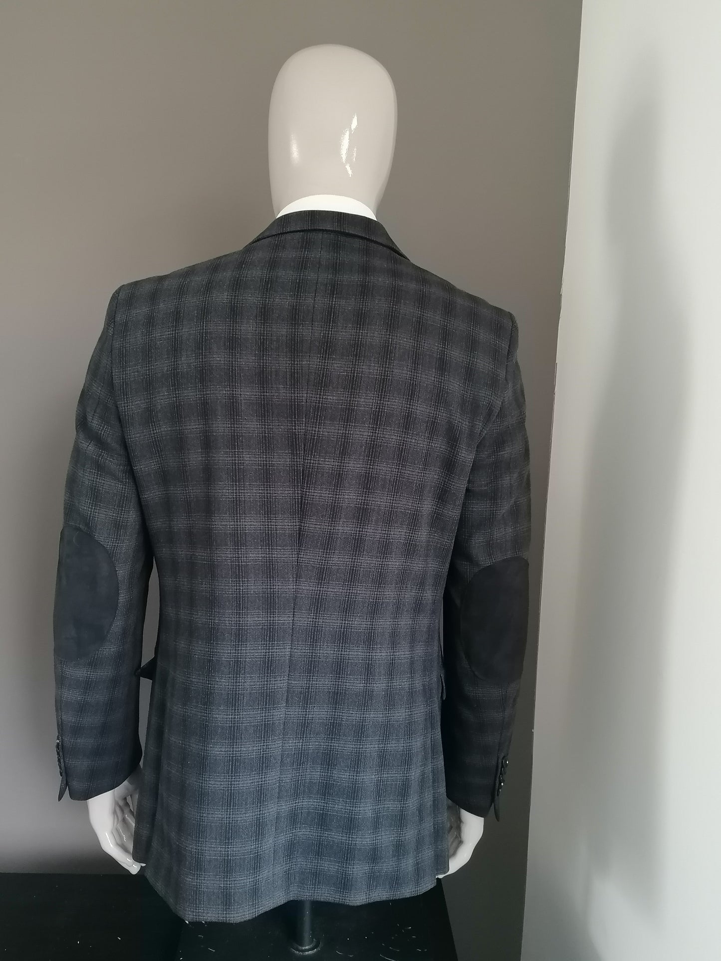 Gentiluomo woolen jacket with elbow patches. Gray checkered. Size 52 / L.