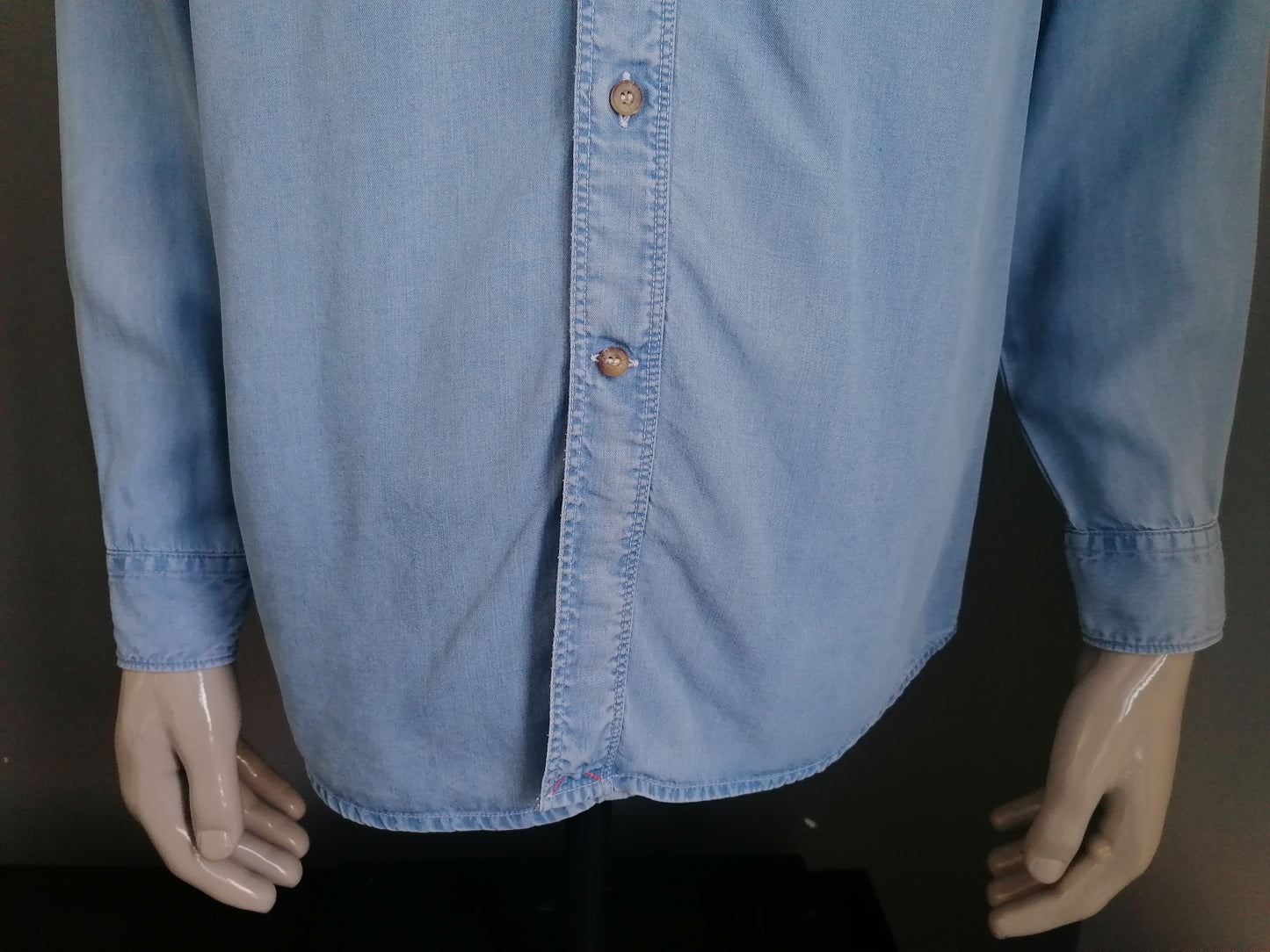 B Auswahl: Vintage Joop Jeans -Shirt. Hellblau. Größe S (übergroß). Kleiner Punkt zurück.