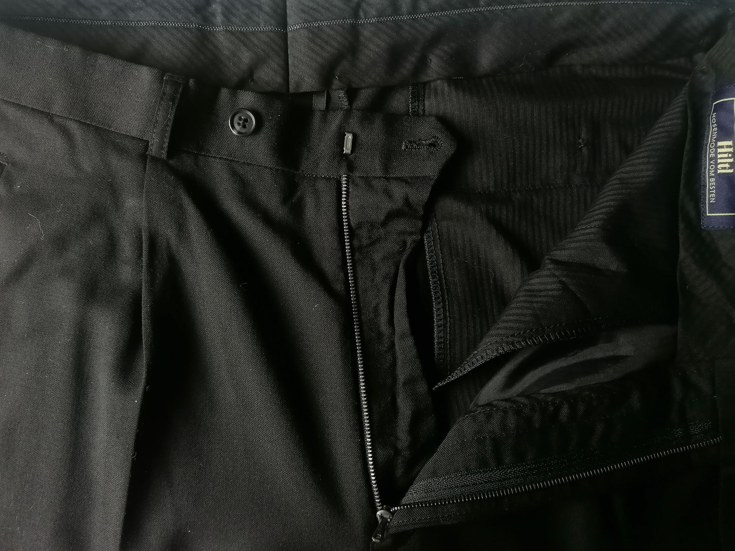 Hiltl Pantalon met omslag. Zwart gekleurd. Maat 52 / L.