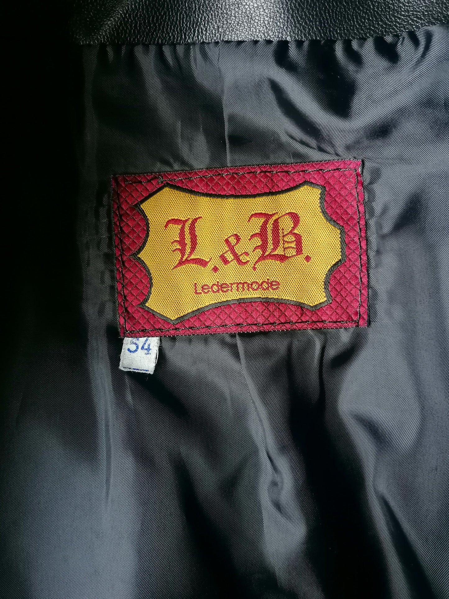 L&B Chaqueta de cuero de moda de cuero con botones. Cuero negro suave y suave. Tamaño 54 / L.