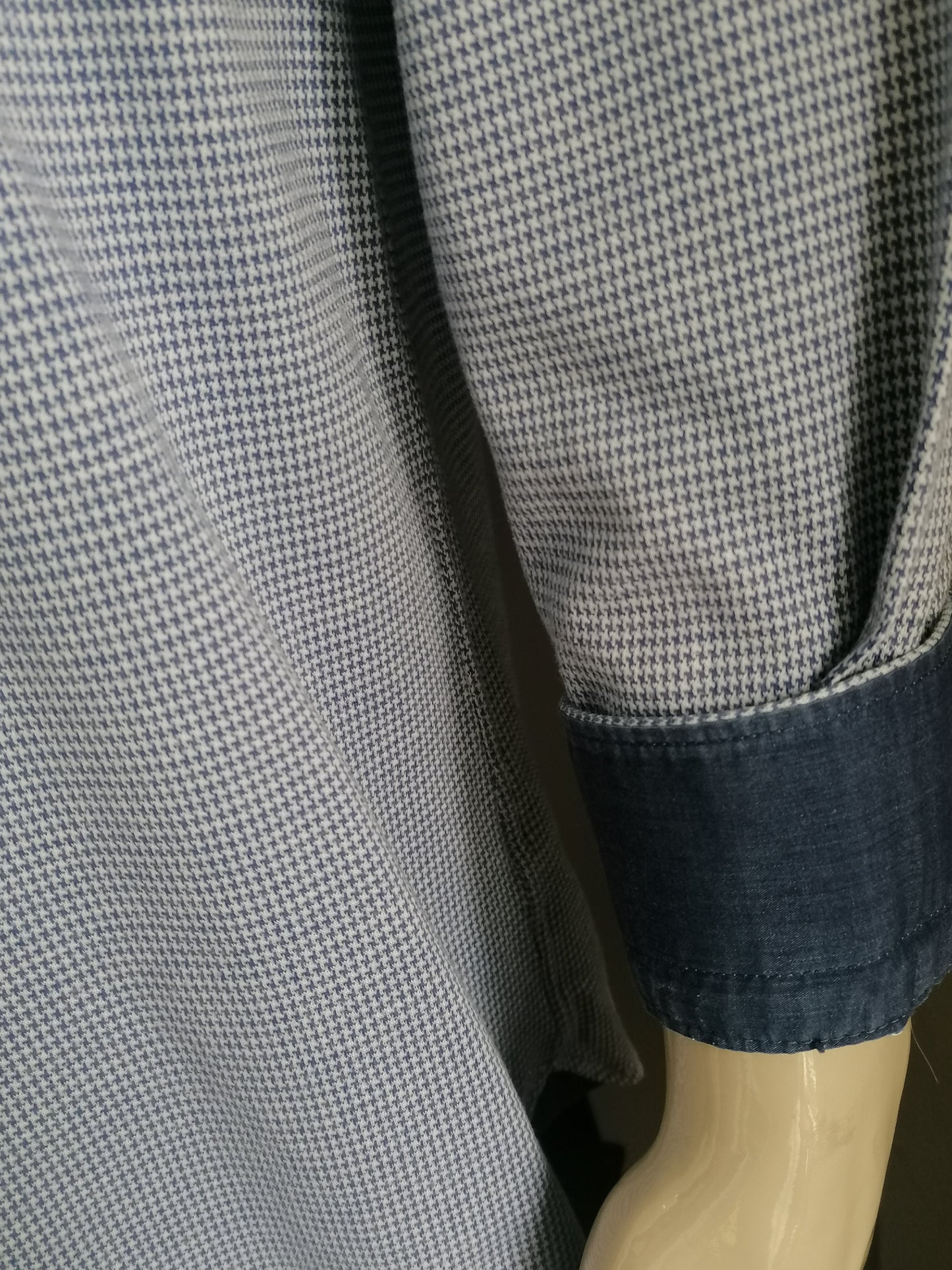 Thomas Maine shirt. Blue white motif. Size 45-46 / XXL-2XL.