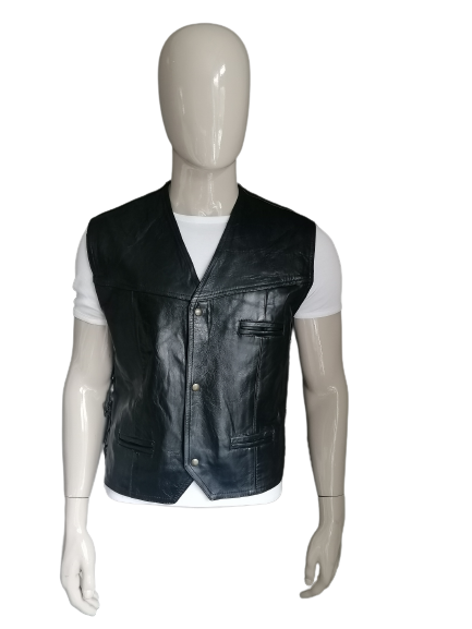 Equipage leather waistcoat with press studs and lace accents. Learn back. Black colored. Size L.