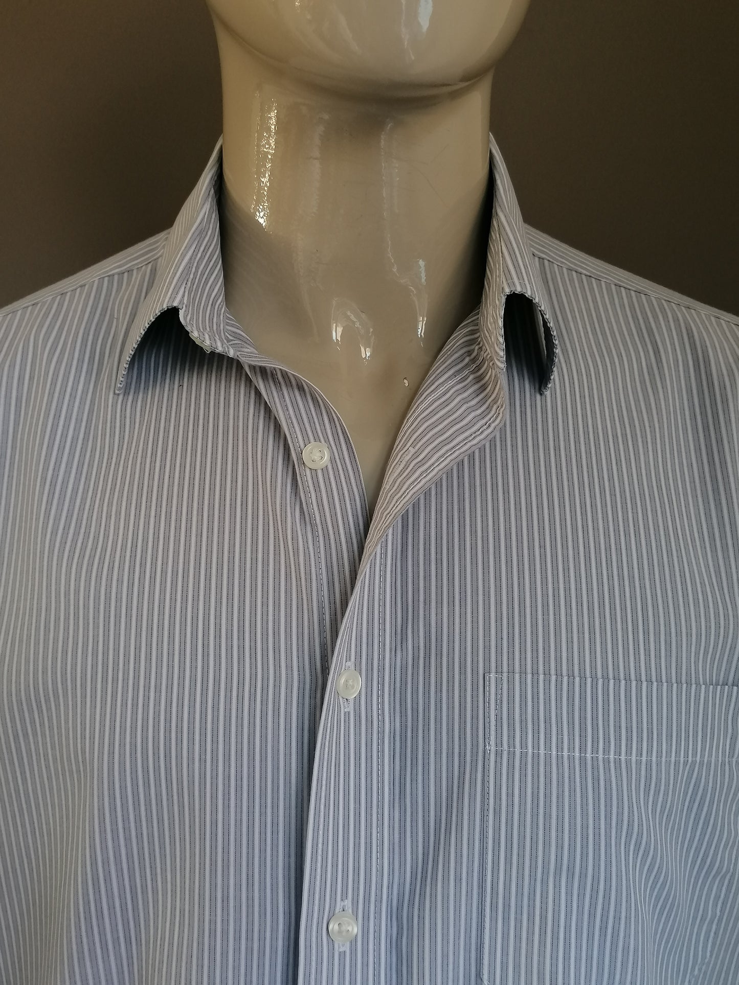 Camisa M&S Man (Marks & Spencer). Rayado blanco gris. Tamaño 43 / xl. Ajuste regular.