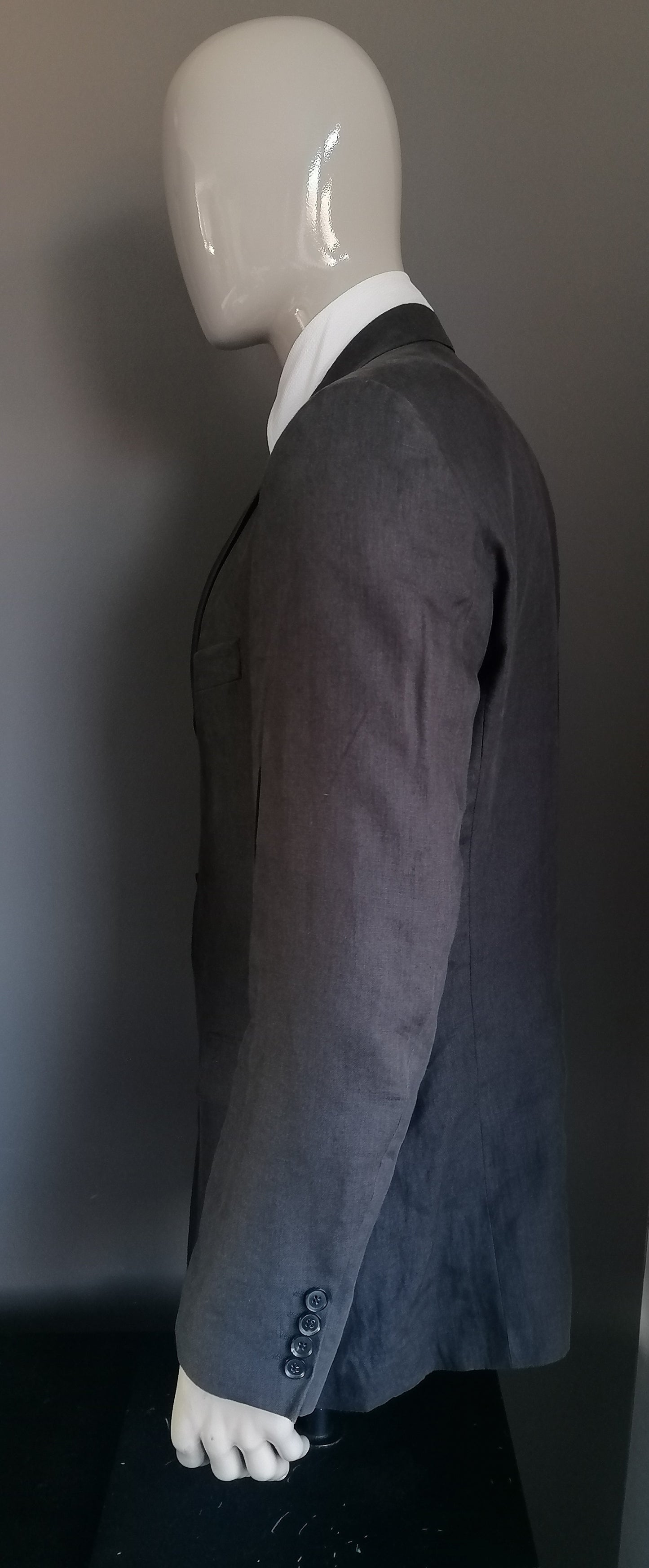 Disfraz de lino Hugo Boss. Color gris oscuro. Tamaño 52 / L.