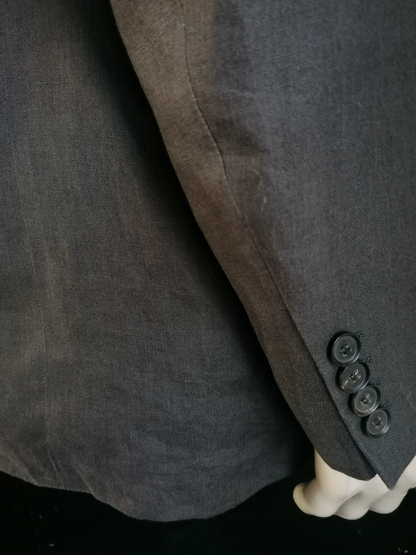 Disfraz de lino Hugo Boss. Color gris oscuro. Tamaño 52 / L.