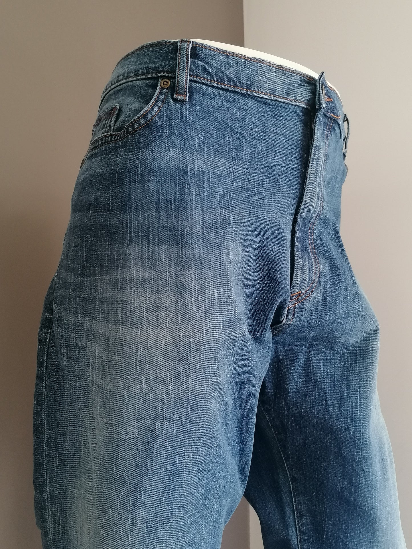 Jeans M&S (Marks & Spencer). Colorato blu. Conico. Taglia W44 - L30. Stirata.