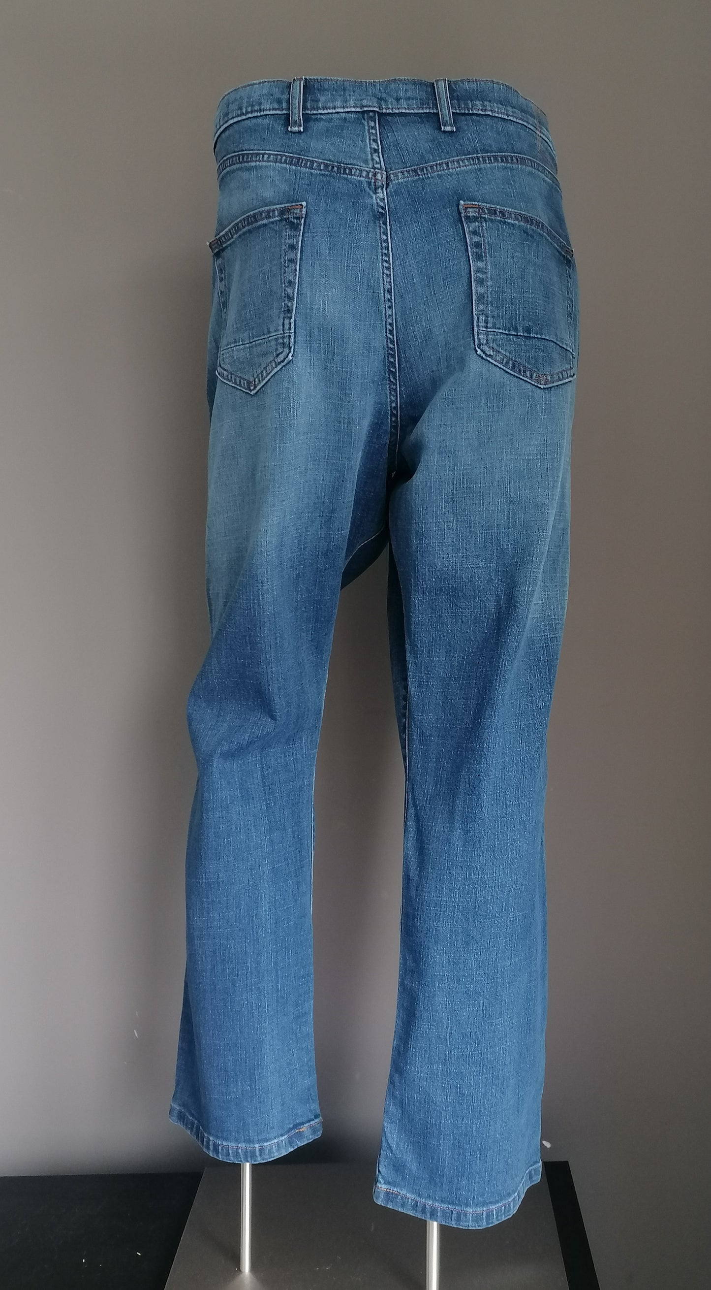 M&S (Marks & Spencer) Jeans. Blue colored. Tapered. Size W44 - L30. Stretch.