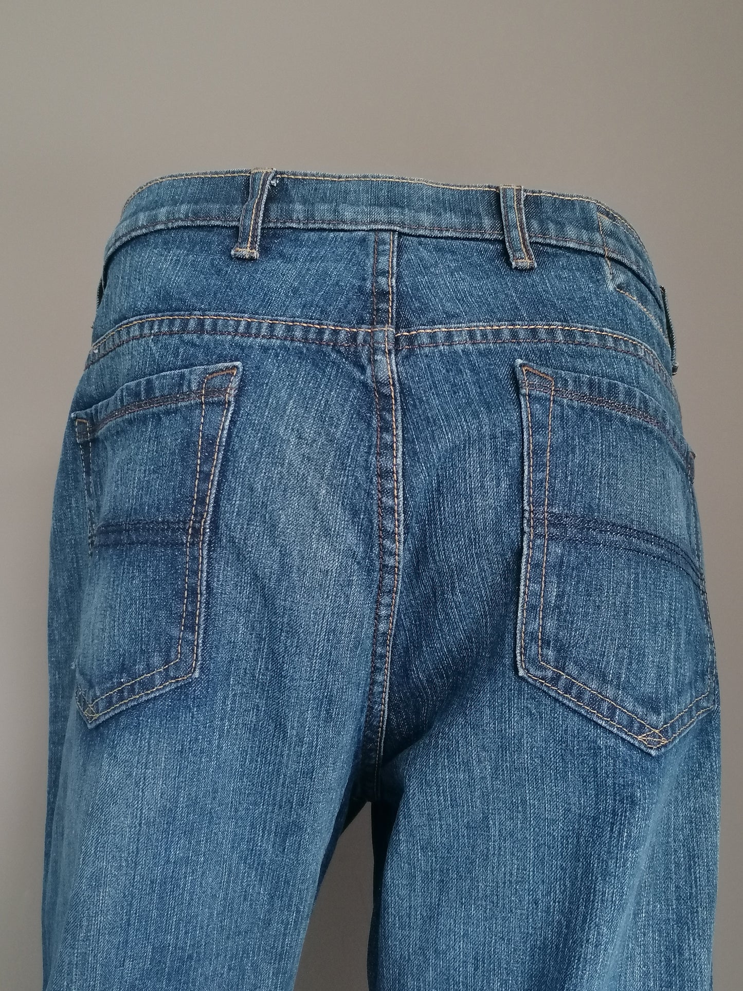 Blue Harbor Jeans. Dunkelblau gefärbt. Größe W38 - L30.
