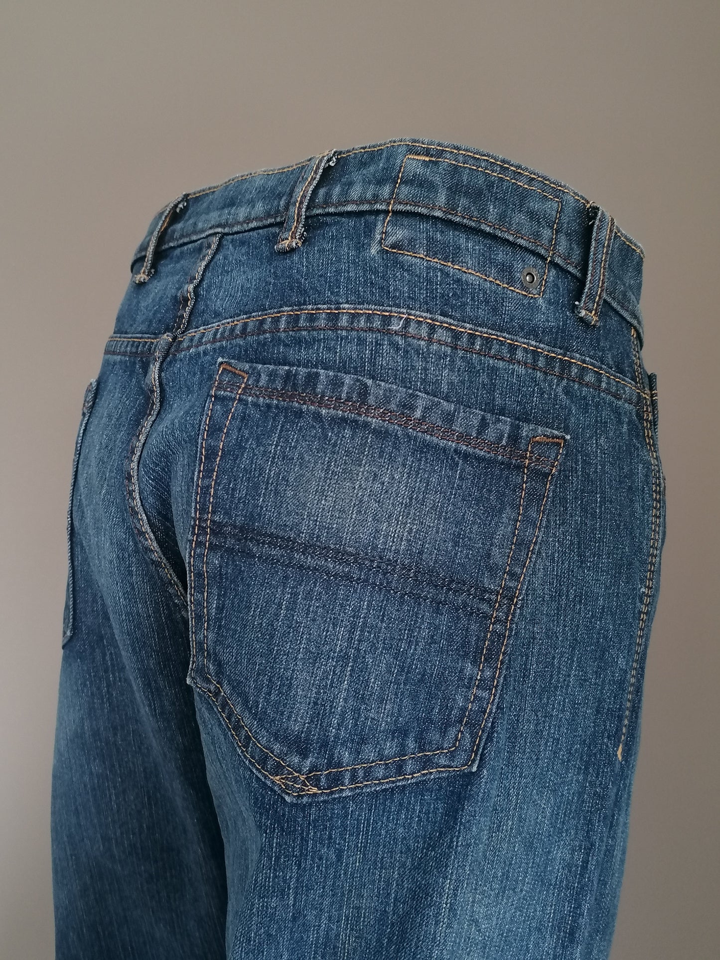 Jeans blu porti. Colorato blu scuro. Taglia W38 - L30.
