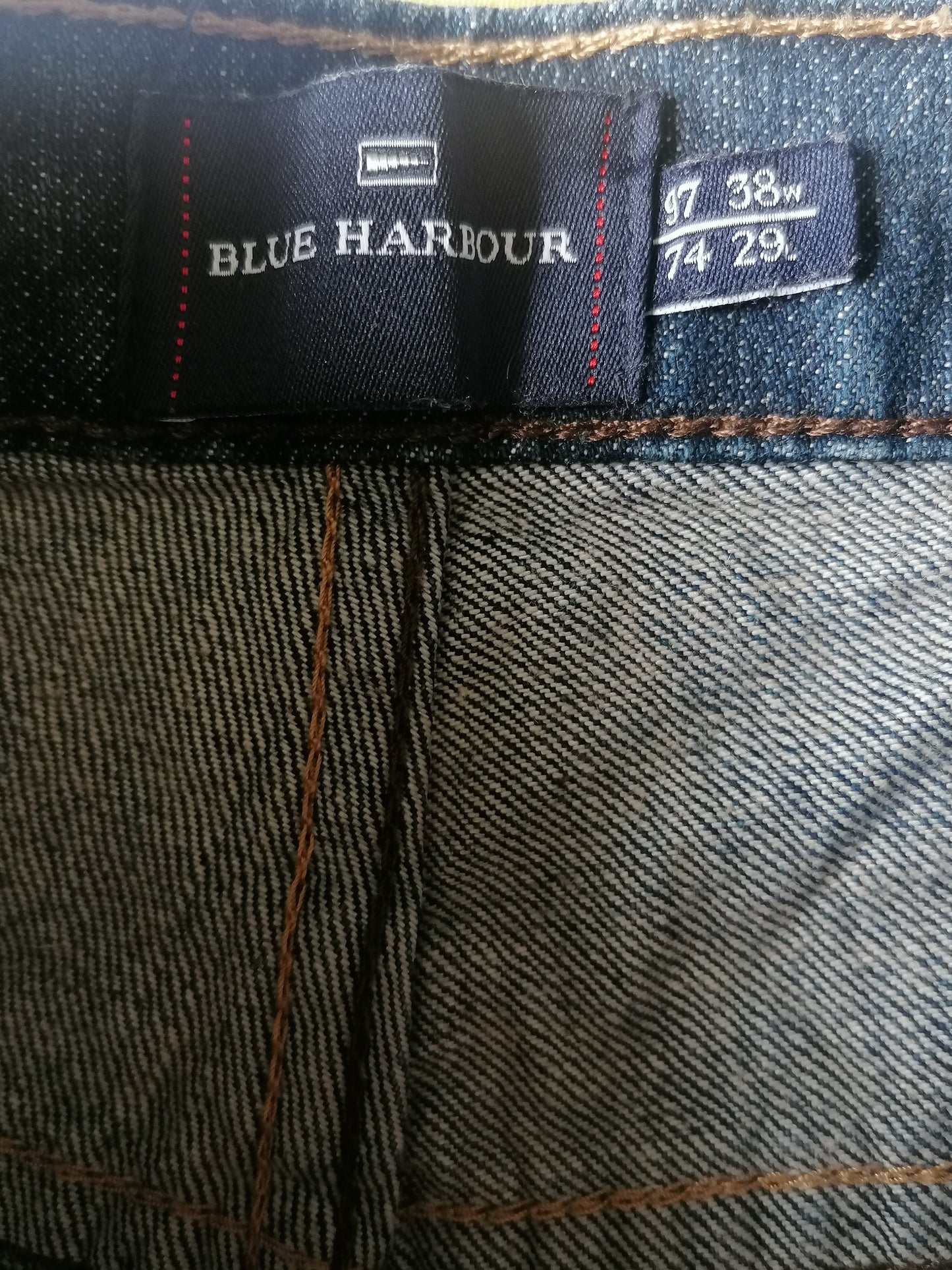Jeans Blue Harbour. Couleur bleu foncé. Taille W38 - L30.