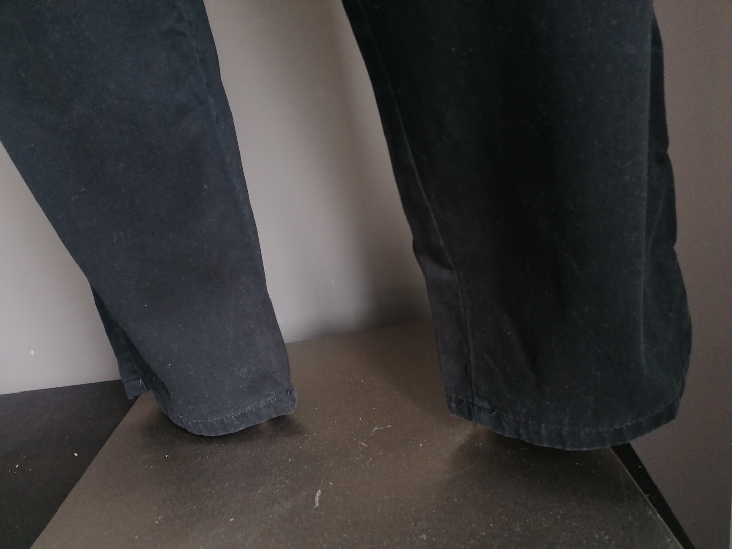 Jeans Maverick. Couleur noire. Taille W36 - L32. Taille haute!!