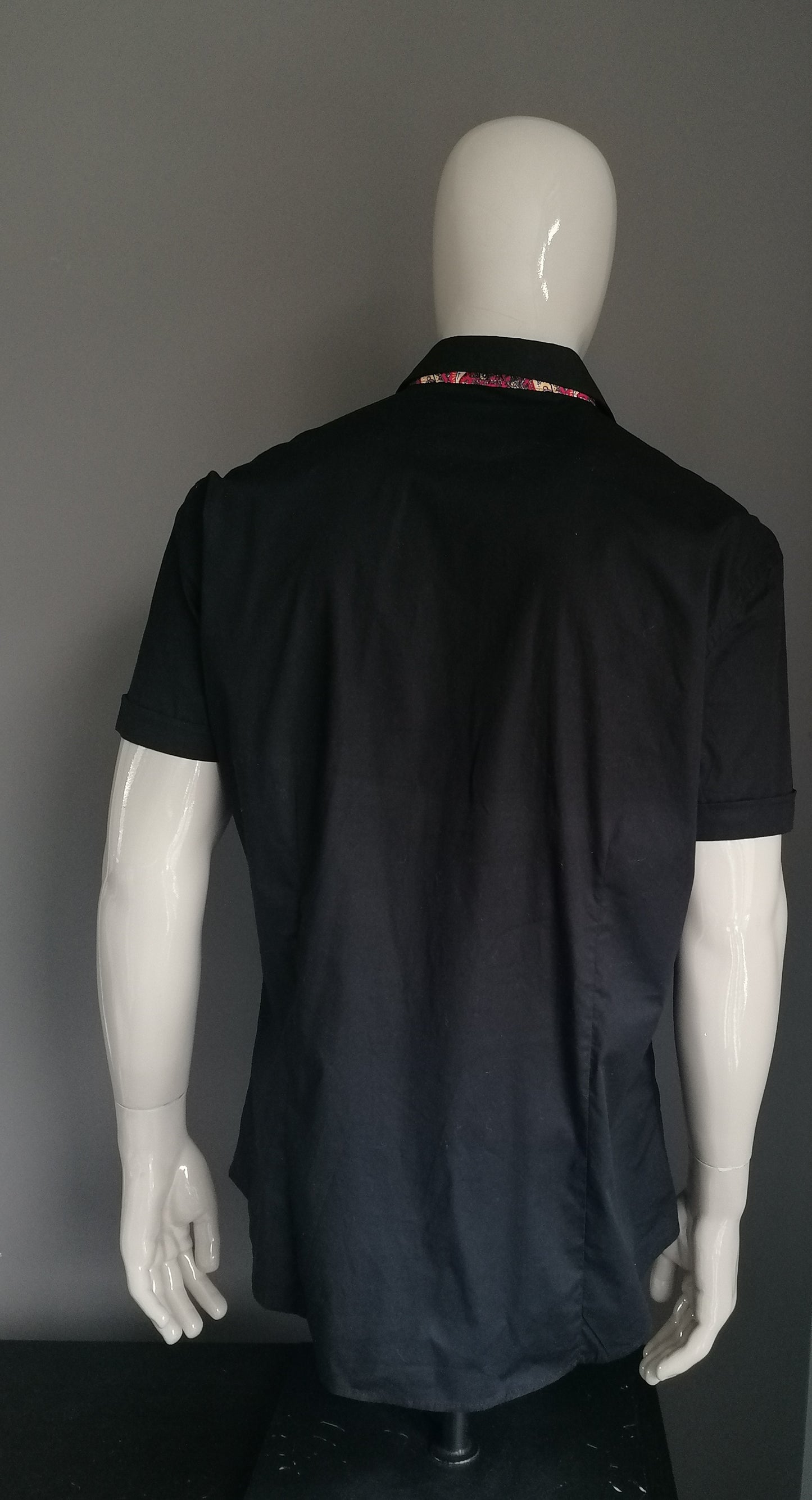 Kayhan shirt short sleeve. Black colored. Size XXL / 2XL. Slim fit. Stretch.