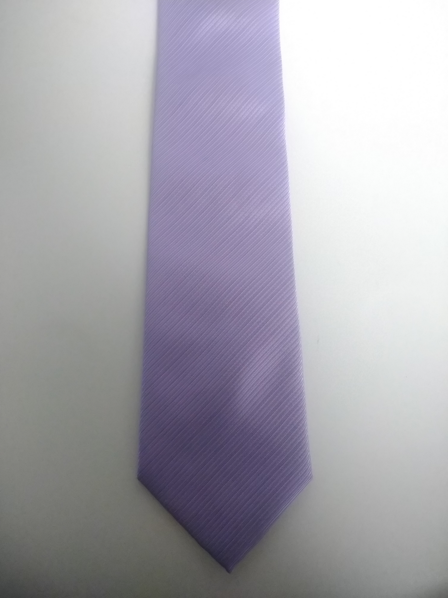 Cravatta di canda vintage. Viola a strisce. Poliestere.