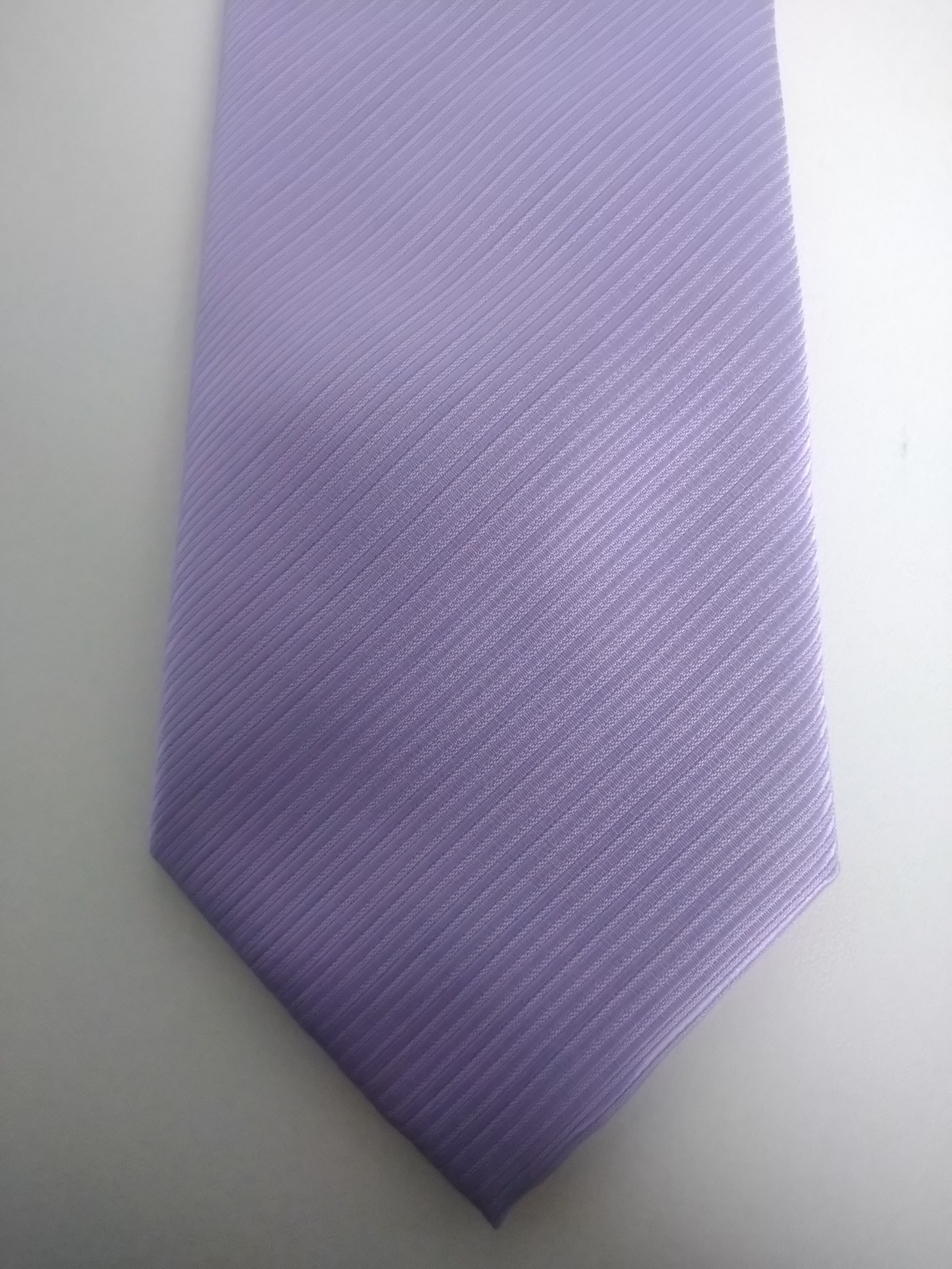 Vintage Canda Krawatte. Lila gestreift. Polyester.